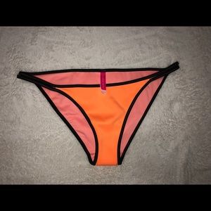 NWOT Victoria’s Secret bathing suit bottoms medium
